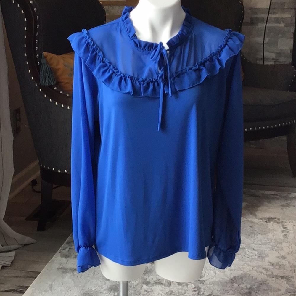 Long sleeves ruffled trim top